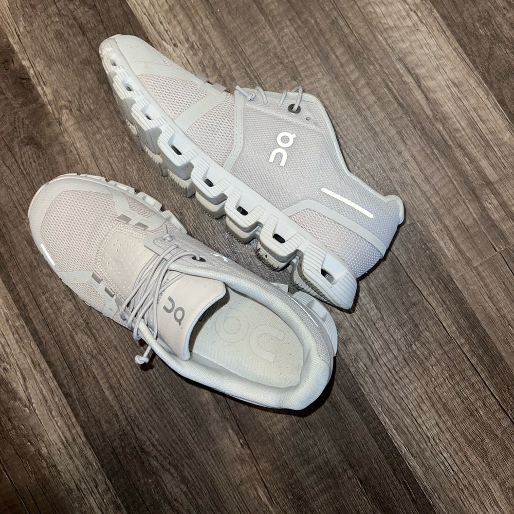 Pearl white women On Running Cloud size 6